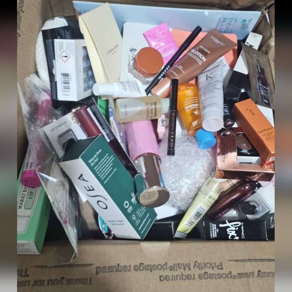 LUXURY Beauty & Skincare Mystery Box NWT‎ High-End Brands Reseller Cs Pk